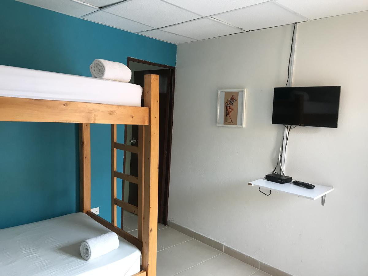 Hostal El Hangar Ριονέγρο Εξωτερικό φωτογραφία
