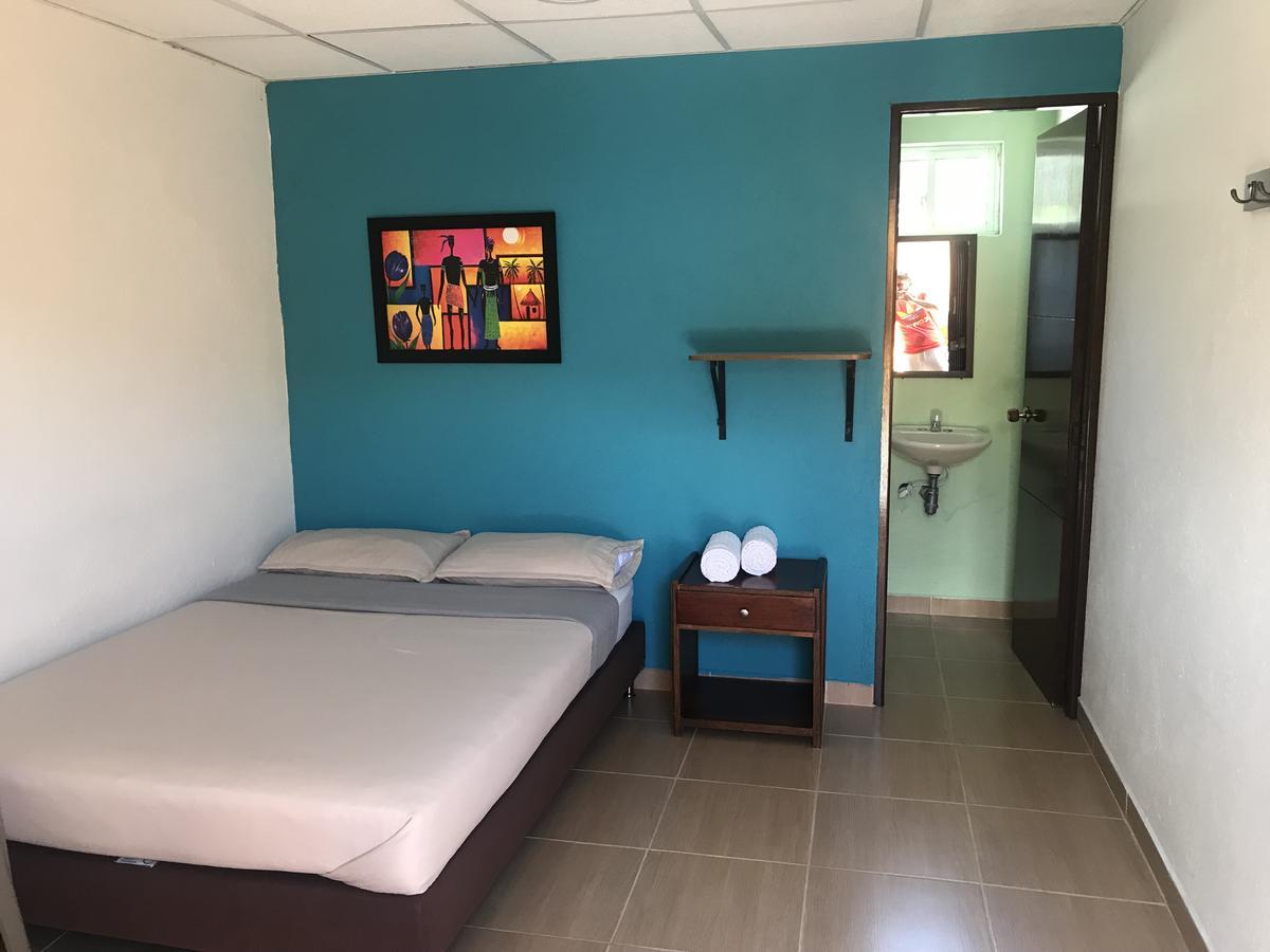 Hostal El Hangar Ριονέγρο Εξωτερικό φωτογραφία
