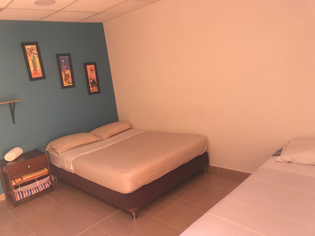 Hostal El Hangar Ριονέγρο Εξωτερικό φωτογραφία