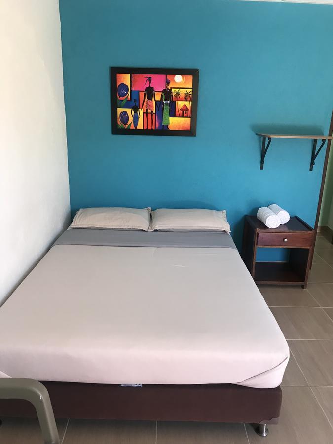 Hostal El Hangar Ριονέγρο Εξωτερικό φωτογραφία