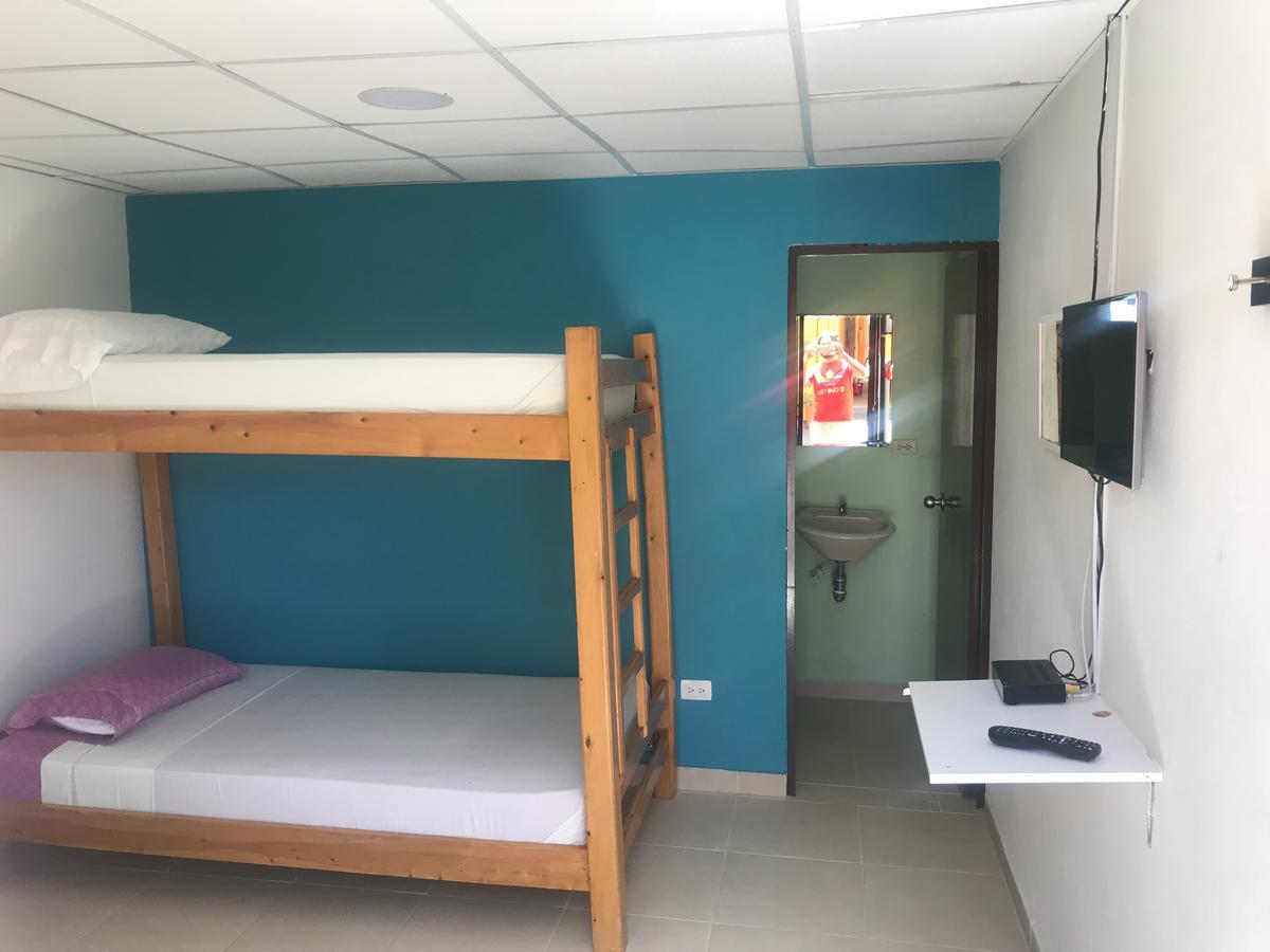 Hostal El Hangar Ριονέγρο Εξωτερικό φωτογραφία