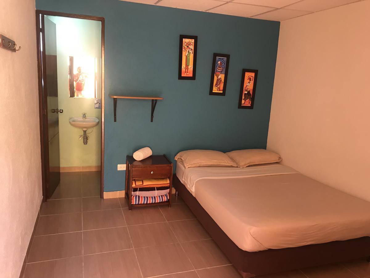 Hostal El Hangar Ριονέγρο Εξωτερικό φωτογραφία